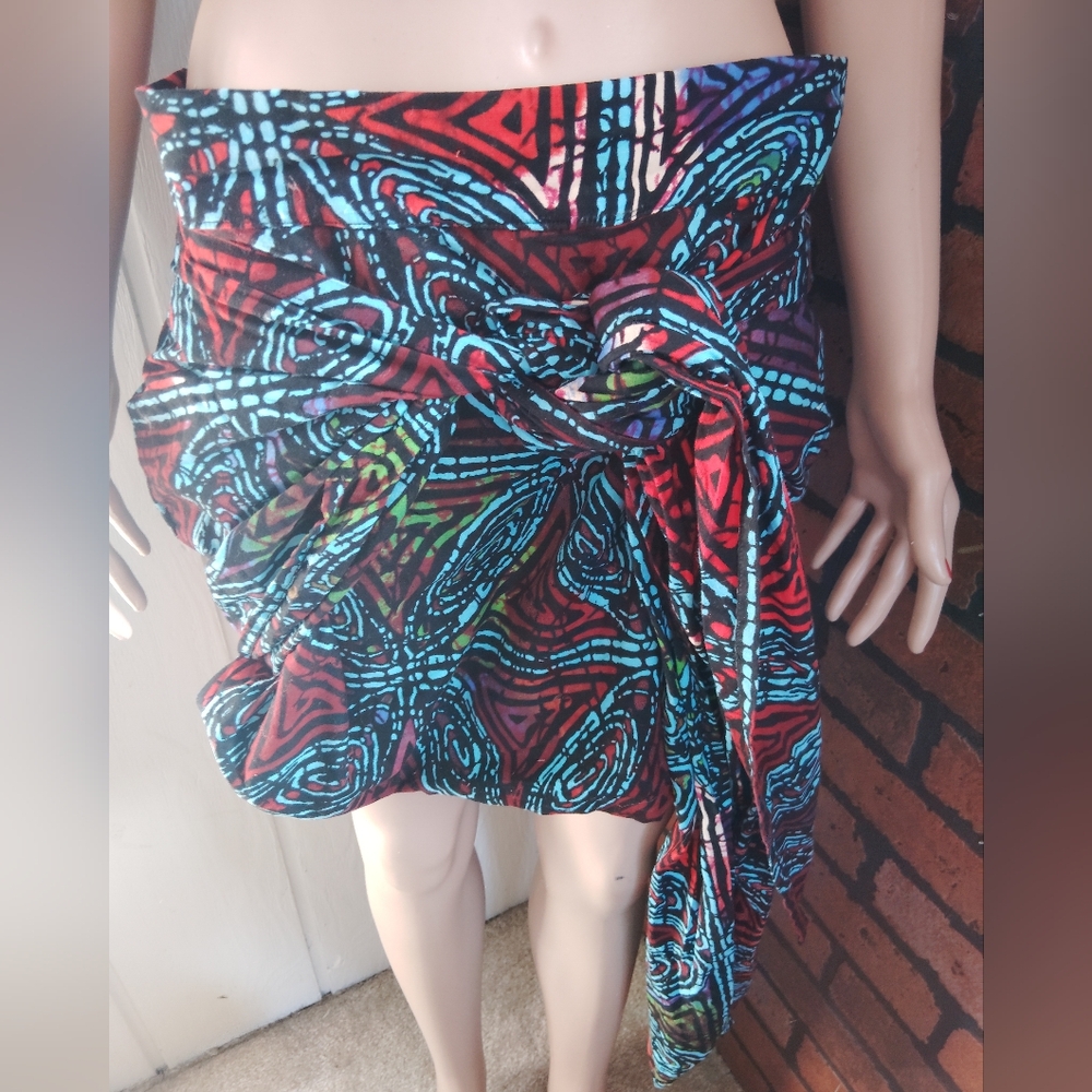 LIKE NEW!! Cofertarri, Colorful Patterned Hakuna Wrap Skirt.